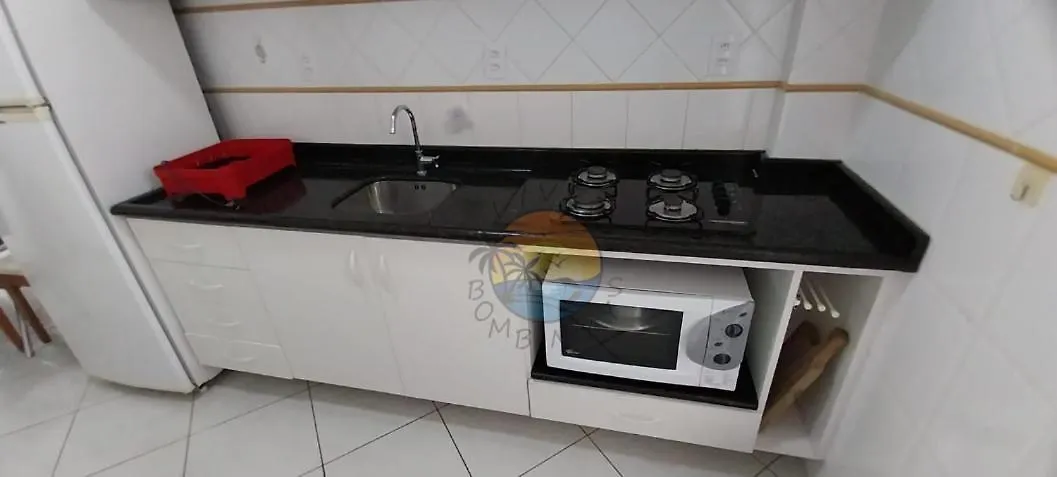 Apartamento No Centro Da Praia Com Piscina - Ap 80 Bombinhas Brazil